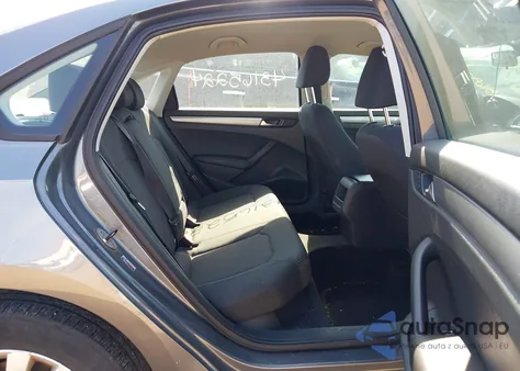 2013 Volkswagen Passat 2.5L S z USA, uszkodzony, nr VIN 1VWAP7A33DC083930